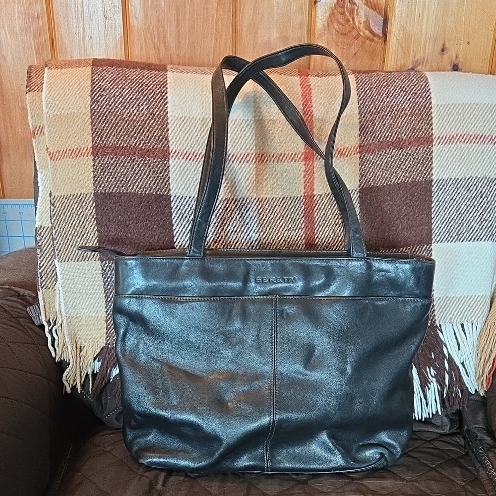 Sereta Black Leather Shoulder Bag